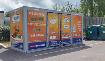 Déchets : des bornes à objets et à textile